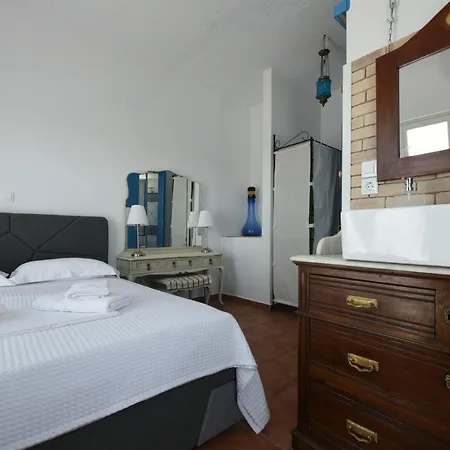 Admiral's Vila Loutrá